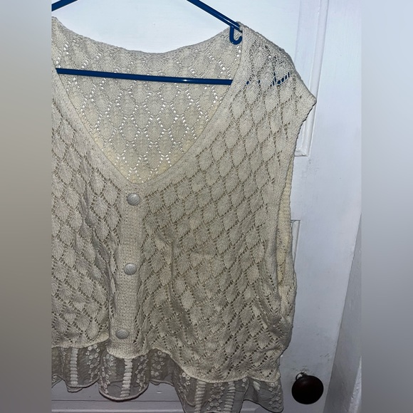 CIDER NWOT LACE TRIM CROCHET BUTTON KNITTED CROP TOP CURVE & PLUS - Picture 5 of 9